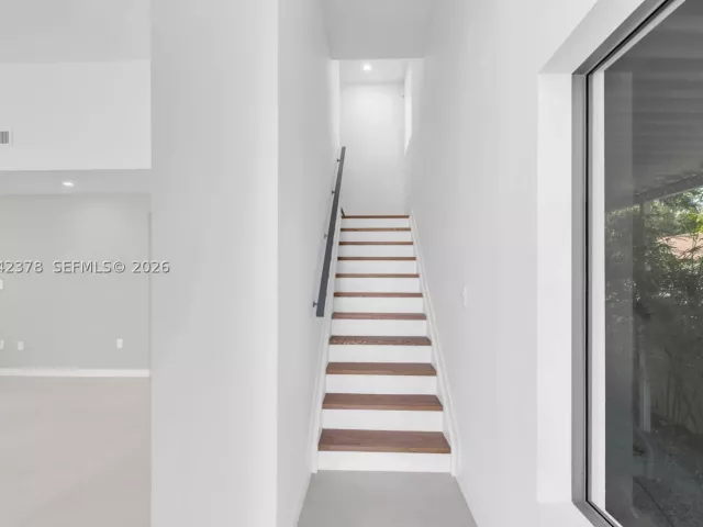 Продажа дома по адресу 3204 Plaza St - фото 8924816