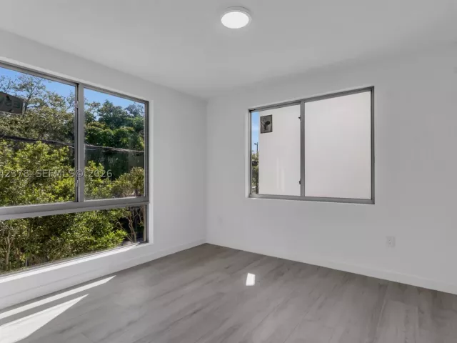 Продажа дома по адресу 3204 Plaza St - фото 8924819