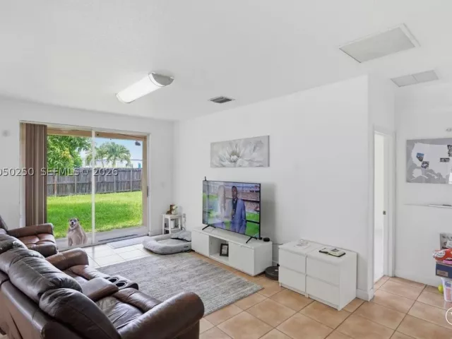 Продажа дома по адресу 14623 SW 11th St - фото 8917797