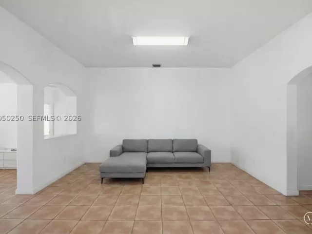 Продажа дома по адресу 14623 SW 11th St - фото 8917801