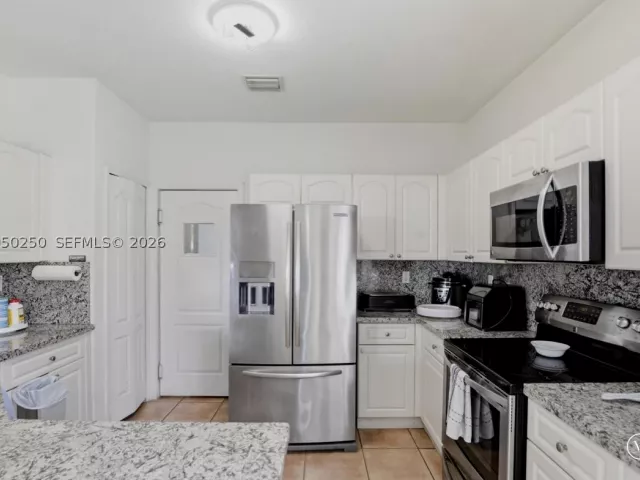 Продажа дома по адресу 14623 SW 11th St - фото 8917806
