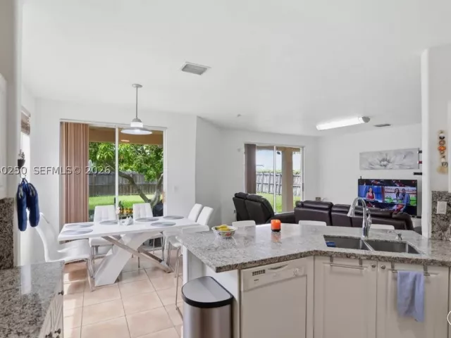 Продажа дома по адресу 14623 SW 11th St - фото 8917807
