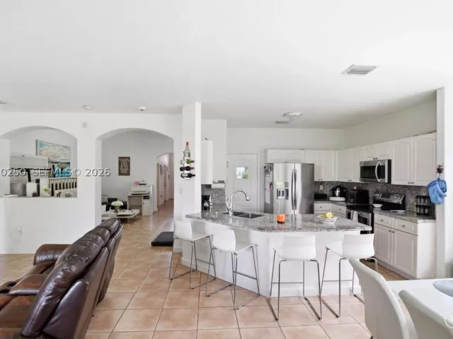 Продажа дома по адресу 14623 SW 11th St - фото 8917808