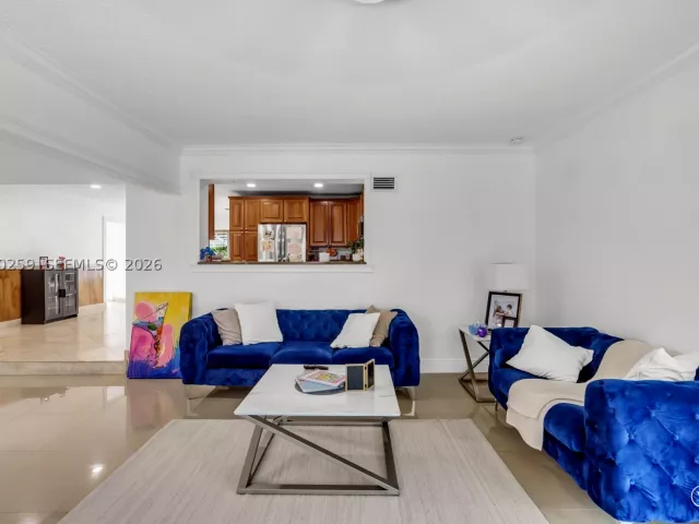 Продажа дома по адресу 2424 NE 18th Ave - фото 8880183