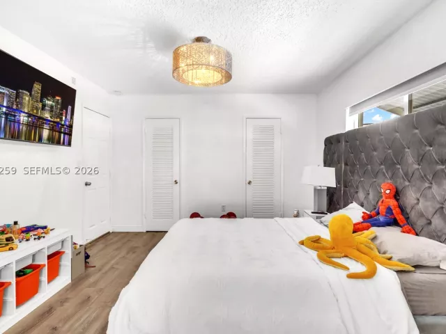 Продажа дома по адресу 2424 NE 18th Ave - фото 8880187