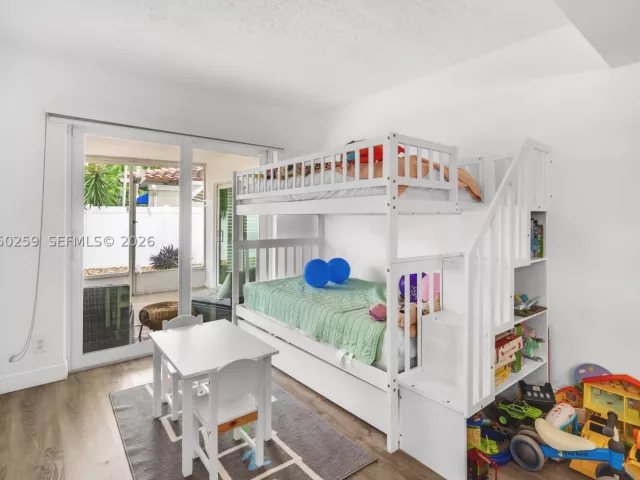 Продажа дома по адресу 2424 NE 18th Ave - фото 8880189