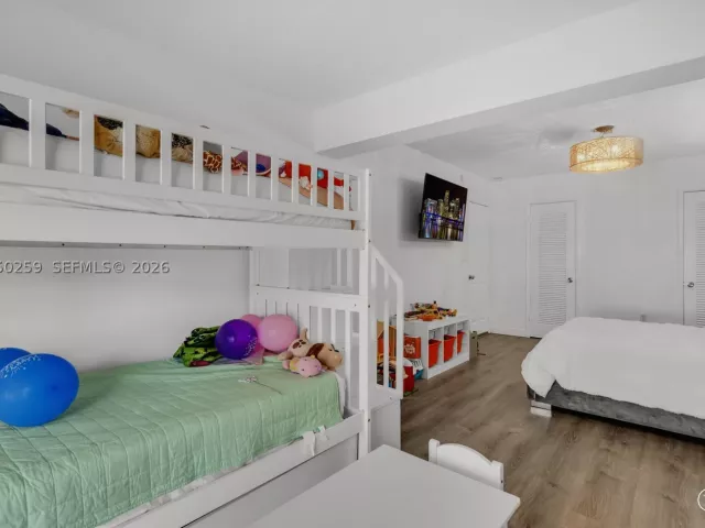 Продажа дома по адресу 2424 NE 18th Ave - фото 8880190