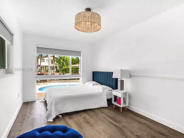 Продажа дома по адресу 2424 NE 18th Ave - фото 8880192