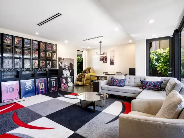 Продажа дома по адресу 1548 Biarritz Dr - фото 8897106