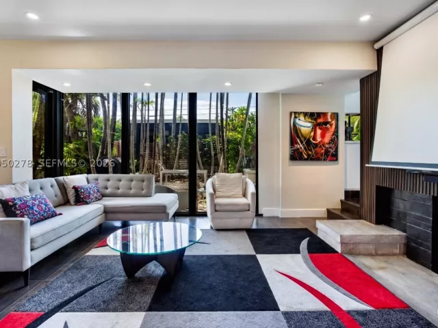 Продажа дома по адресу 1548 Biarritz Dr - фото 8897107