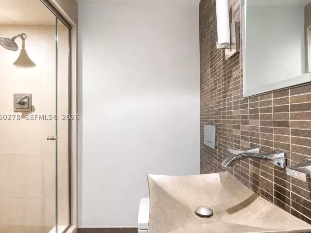Продажа дома по адресу 1548 Biarritz Dr - фото 8897113