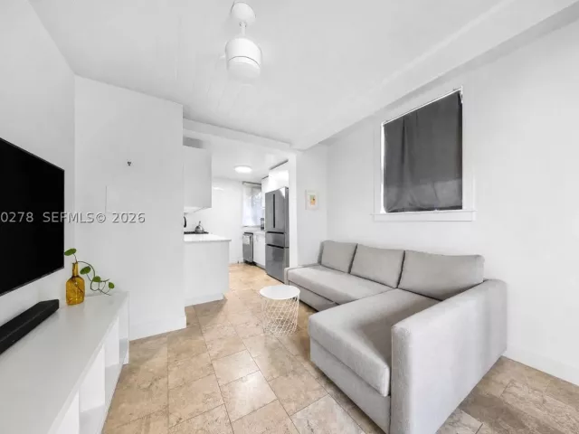 Продажа дома по адресу 1548 Biarritz Dr - фото 8897117