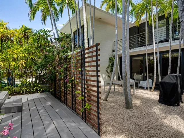 Продажа дома по адресу 1548 Biarritz Dr - фото 8897099