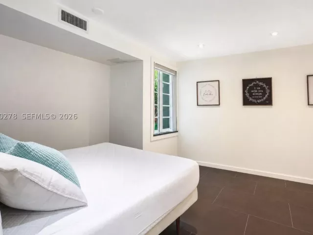 Продажа дома по адресу 1548 Biarritz Dr - фото 8897101
