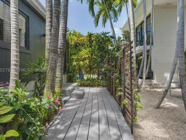 Продажа дома по адресу 1548 Biarritz Dr - фото 8897102