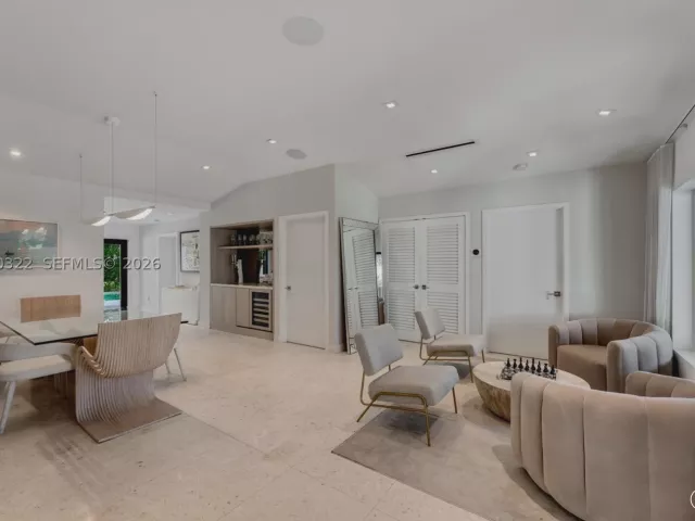 Продажа дома по адресу 771 Fairway Dr - фото 9264475
