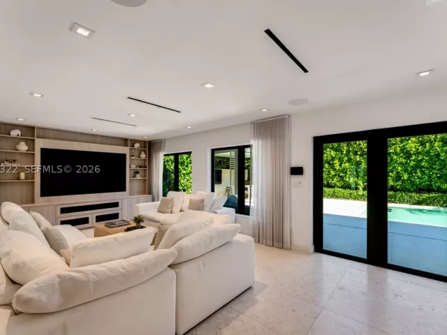 Продажа дома по адресу 771 Fairway Dr - фото 9264482