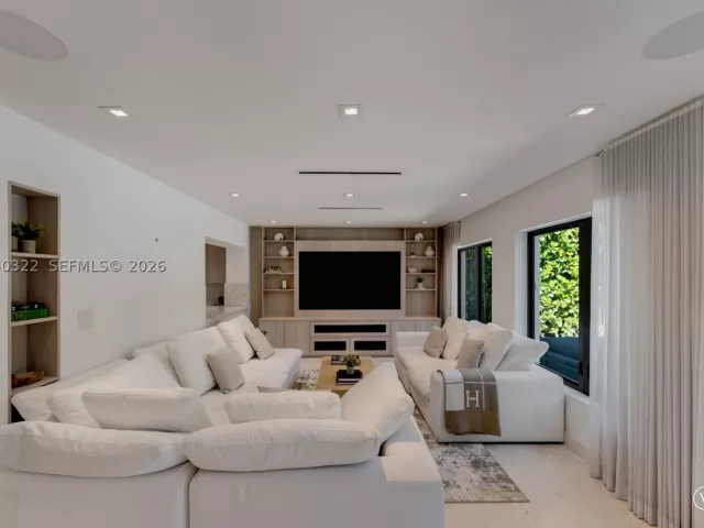 Продажа дома по адресу 771 Fairway Dr - фото 9264483