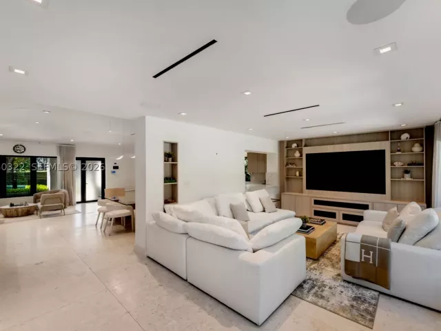 Продажа дома по адресу 771 Fairway Dr - фото 9264484