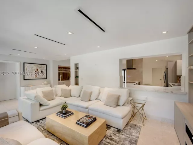 Продажа дома по адресу 771 Fairway Dr - фото 9264485