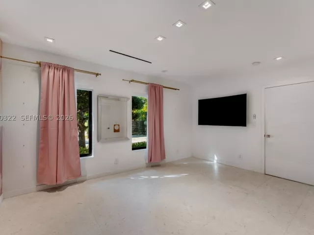 Продажа дома по адресу 771 Fairway Dr - фото 9264496