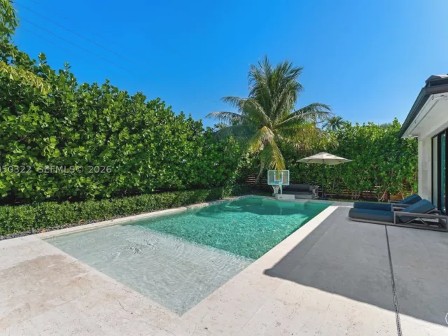 Продажа дома по адресу 771 Fairway Dr - фото 9264502