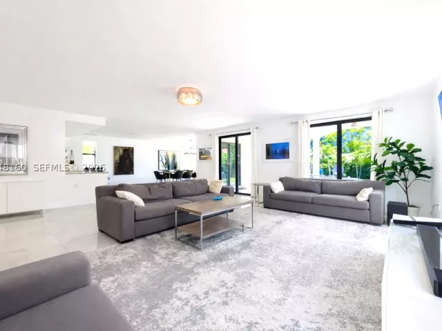 Продажа дома по адресу 471 SW 30th Rd - фото 8880320