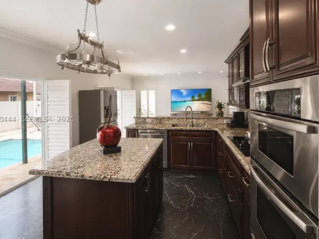 Продажа дома по адресу 16075 SW 149th Ter - фото 8955330