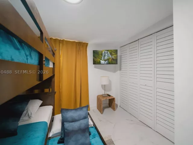 Продажа дома по адресу 810 NW 21st Ct - фото 8892025