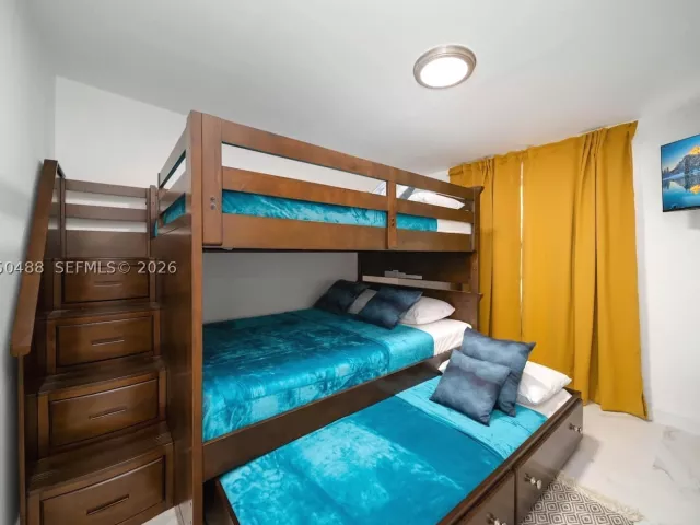 Продажа дома по адресу 810 NW 21st Ct - фото 8892027