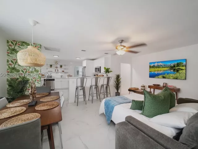 Продажа дома по адресу 810 NW 21st Ct - фото 8892029