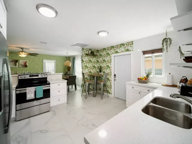Продажа дома по адресу 810 NW 21st Ct - фото 8892030