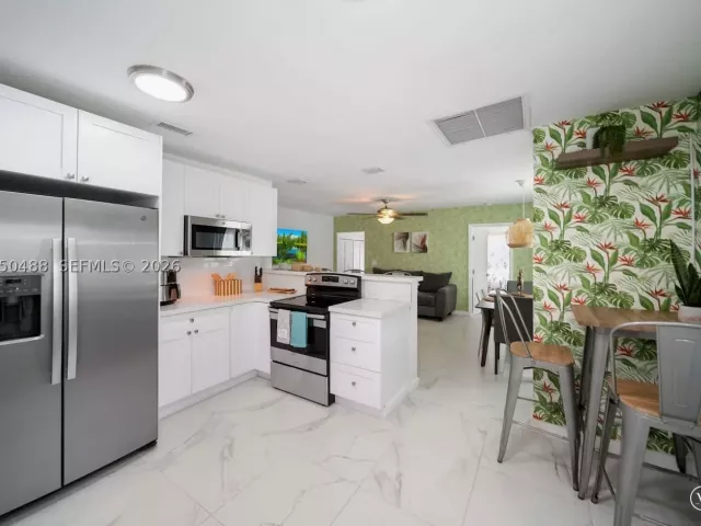Продажа дома по адресу 810 NW 21st Ct - фото 8892032