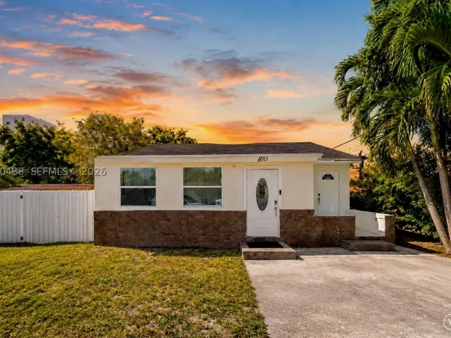 Продажа дома по адресу 810 NW 21st Ct - фото 8892017