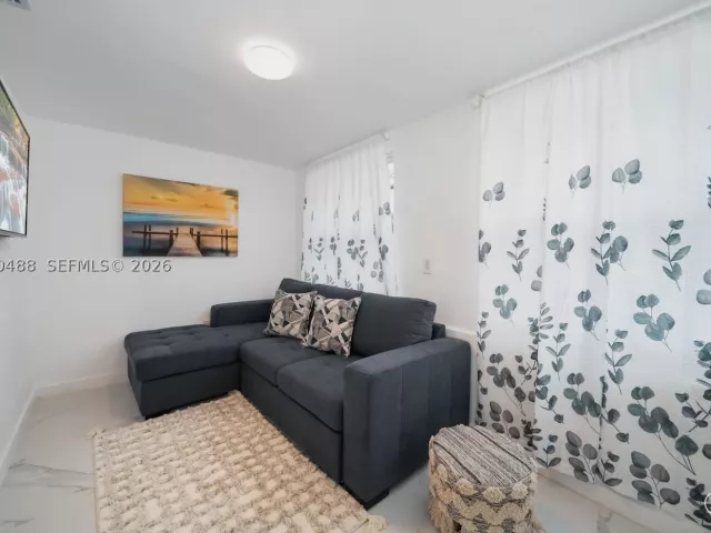 Продажа дома по адресу 810 NW 21st Ct - фото 8892036