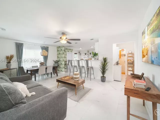 Продажа дома по адресу 810 NW 21st Ct - фото 9374490