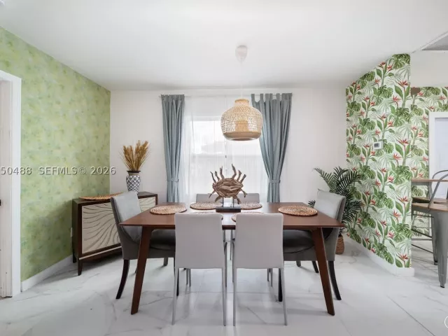 Продажа дома по адресу 810 NW 21st Ct - фото 8892020