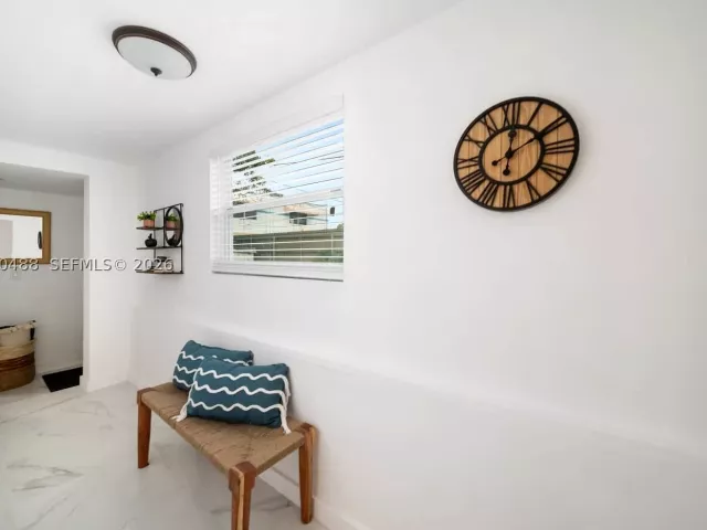 Продажа дома по адресу 810 NW 21st Ct - фото 8892022