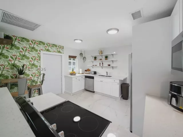 Продажа дома по адресу 810 NW 21st Ct - фото 8892023