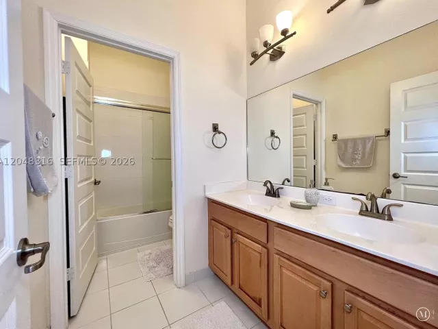 Продажа дома по адресу 965 NE 193rd Ter - фото 8880529