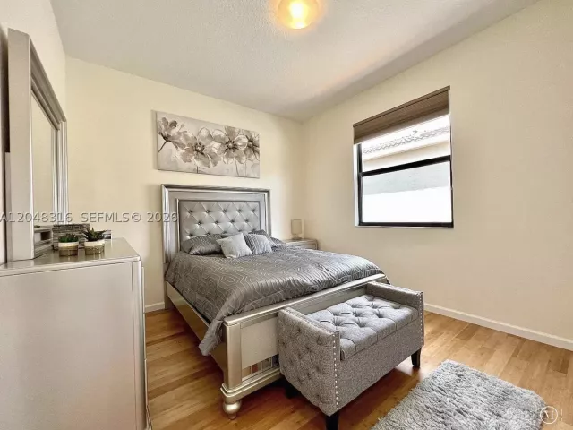 Продажа дома по адресу 965 NE 193rd Ter - фото 8880533
