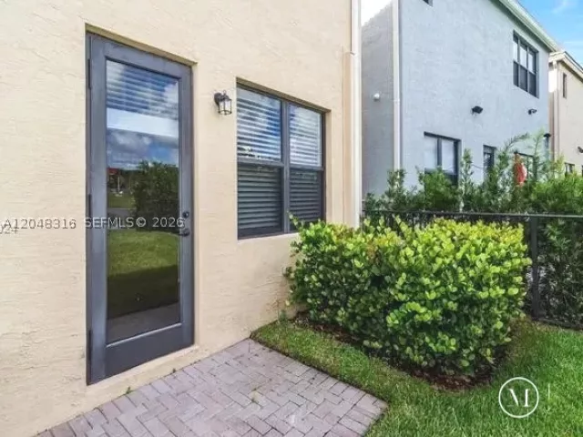 Продажа дома по адресу 965 NE 193rd Ter - фото 8880535