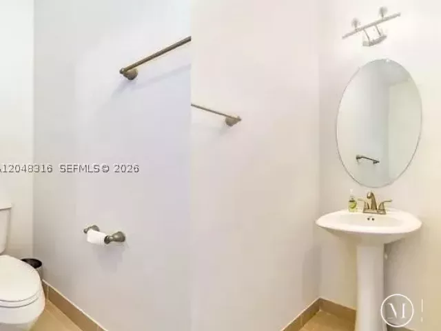 Продажа дома по адресу 965 NE 193rd Ter - фото 8880537