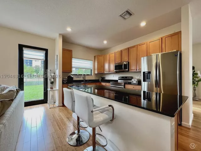 Продажа дома по адресу 965 NE 193rd Ter - фото 8880523