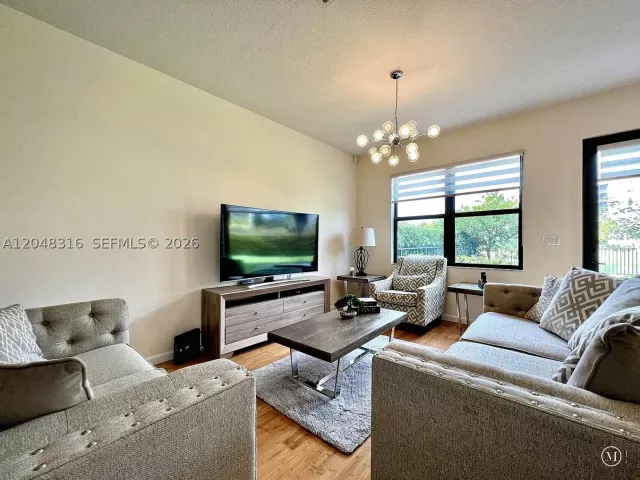 Продажа дома по адресу 965 NE 193rd Ter - фото 8880525