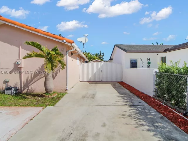 Продажа дома по адресу 19721 SW 122nd Pl - фото 8880740