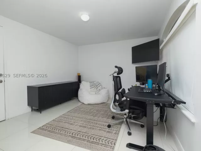 Продажа дома по адресу 18451 NE 27th Pl - фото 9478541