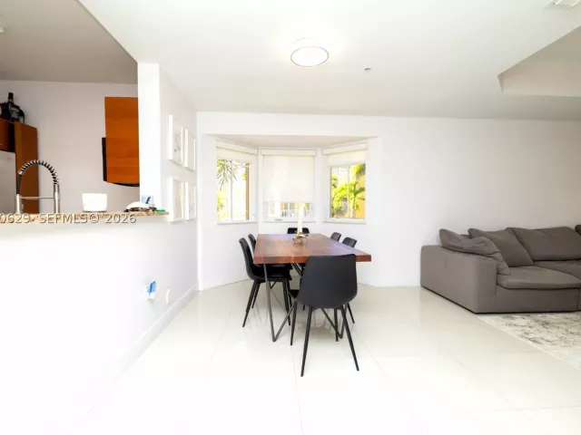 Продажа дома по адресу 18451 NE 27th Pl - фото 9478549