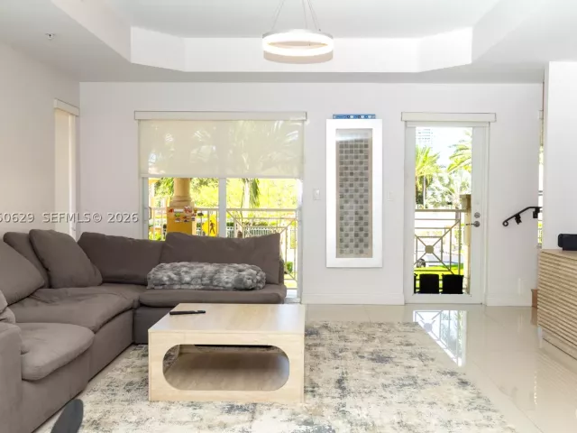 Продажа дома по адресу 18451 NE 27th Pl - фото 9478550
