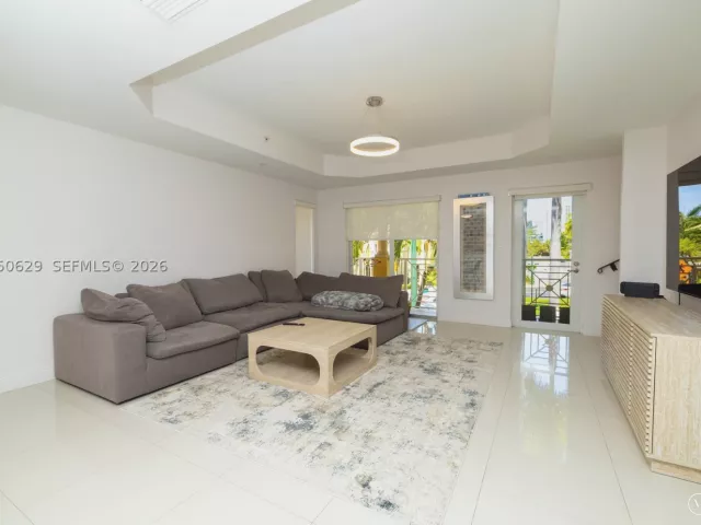 Продажа дома по адресу 18451 NE 27th Pl - фото 9478551